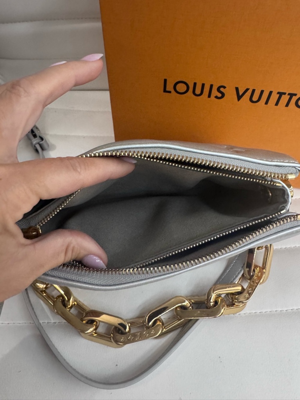 Louis Vuitton Limited edition Silver Coussin - Picture 4 of 8